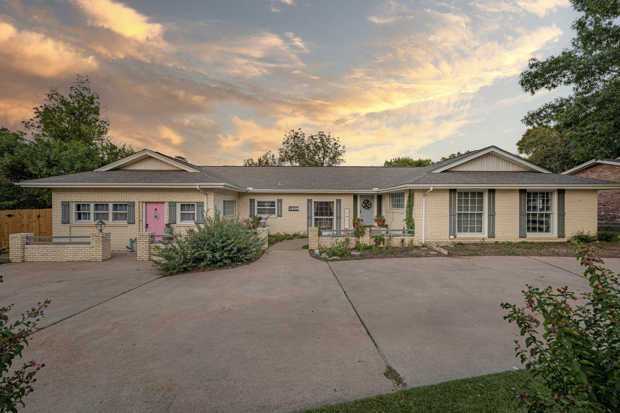 2509 Wooded Acres Drive